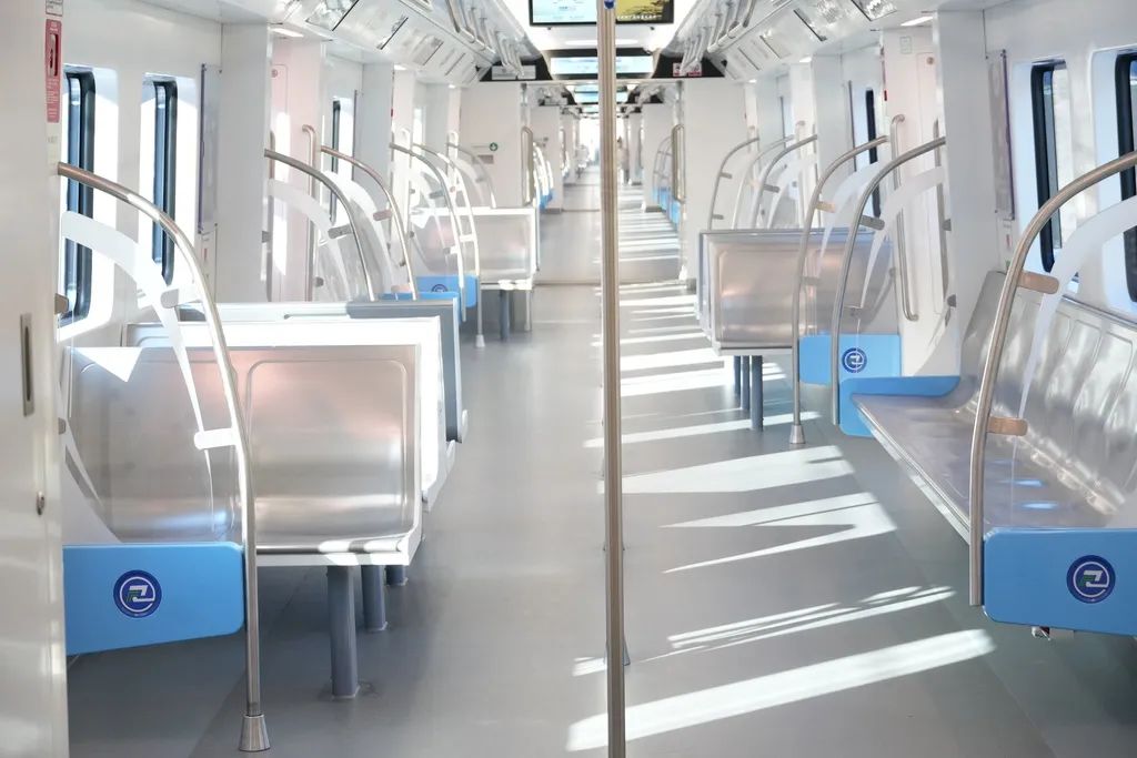 城軌快線15號線列車最大載客量2428人。重慶交通開投鐵路集團(tuán)供圖